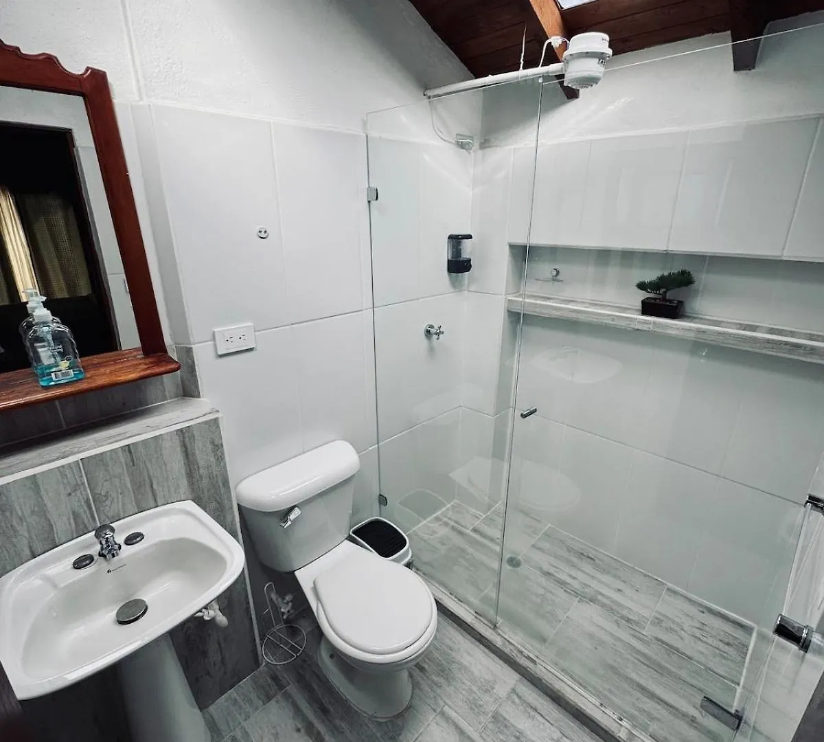 Next To The Airport - Cute Home Rionegro Colombia